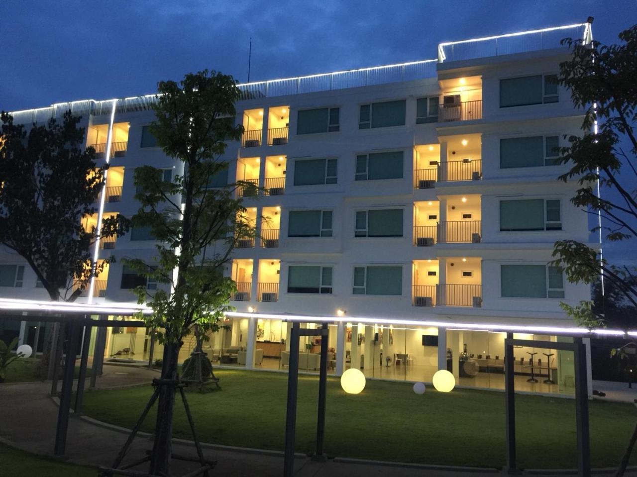 Отель The White Garden Premier Saraburi Ban Dao Ruang  Экстерьер фото
