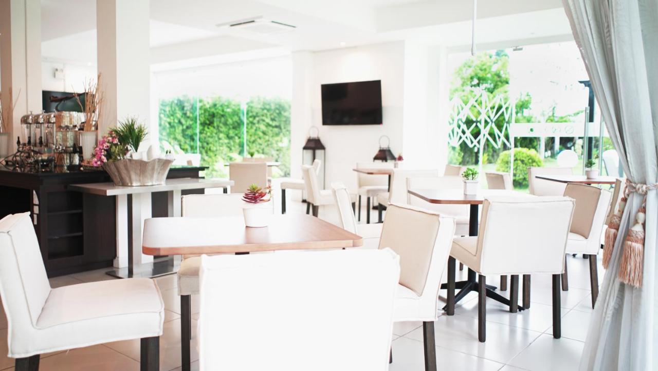 Отель The White Garden Premier Saraburi Ban Dao Ruang  Экстерьер фото